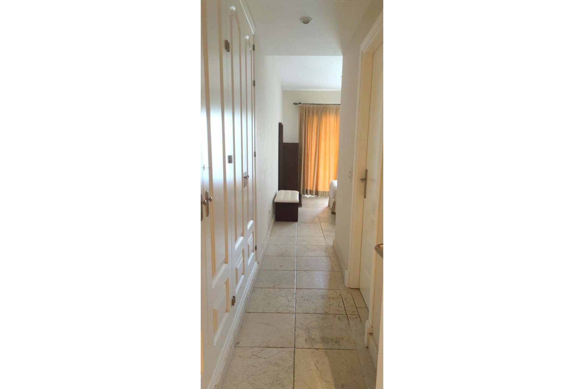Resale - Apartment - Middle Floor Apartment - Estepona - Atalaya