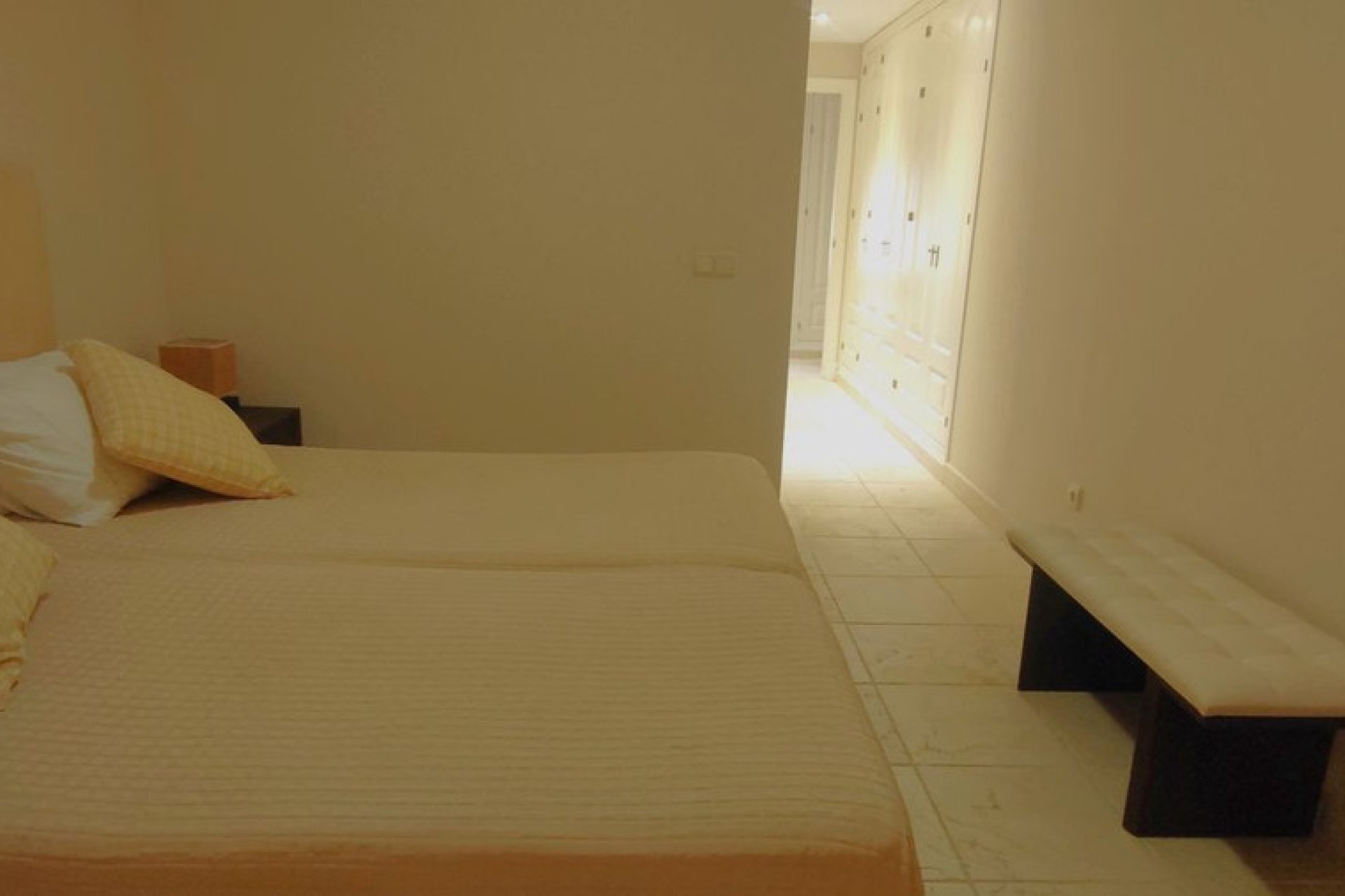 Resale - Apartment - Middle Floor Apartment - Estepona - Atalaya