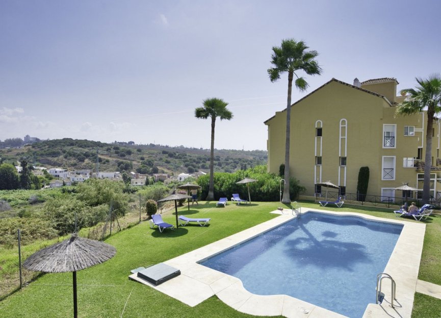 Resale - Apartment - Middle Floor Apartment - Estepona - Bel Air