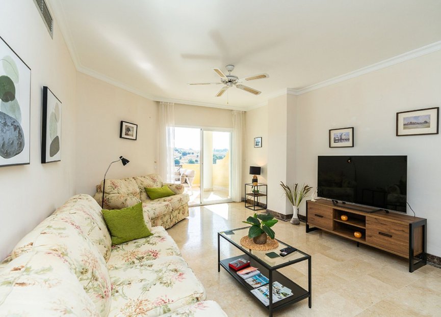 Resale - Apartment - Middle Floor Apartment - Estepona - Bel Air