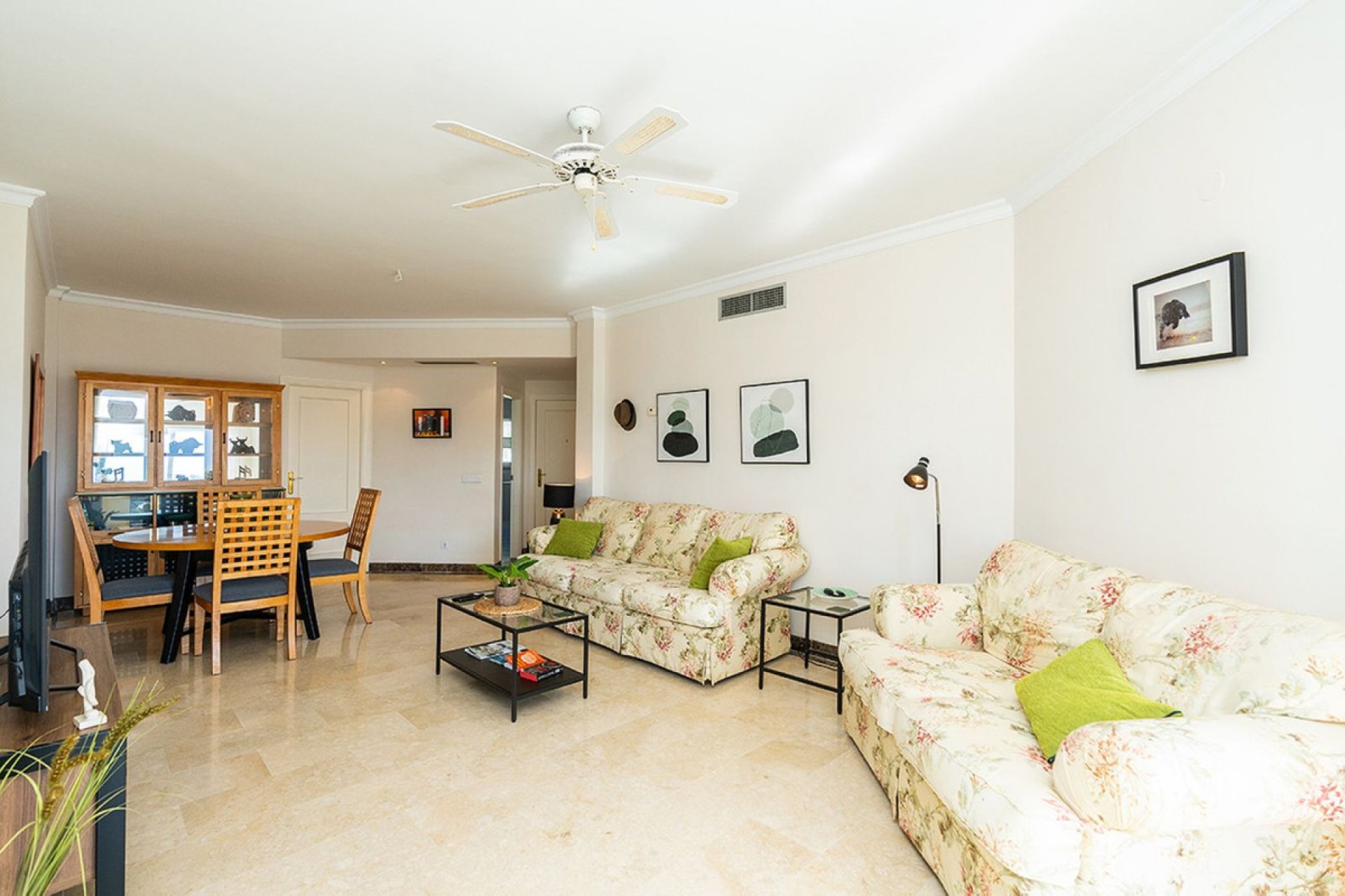 Resale - Apartment - Middle Floor Apartment - Estepona - Bel Air