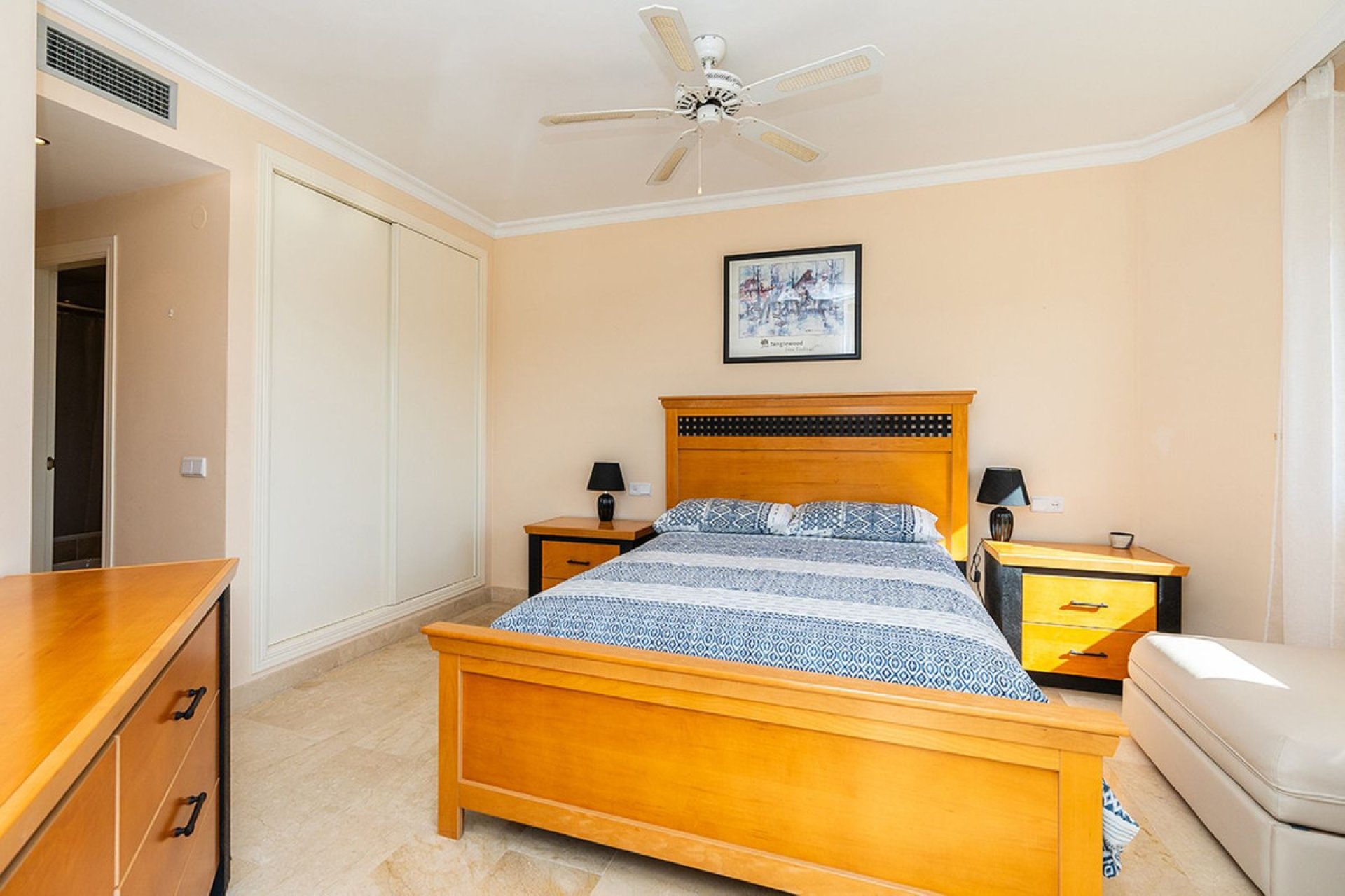 Resale - Apartment - Middle Floor Apartment - Estepona - Bel Air