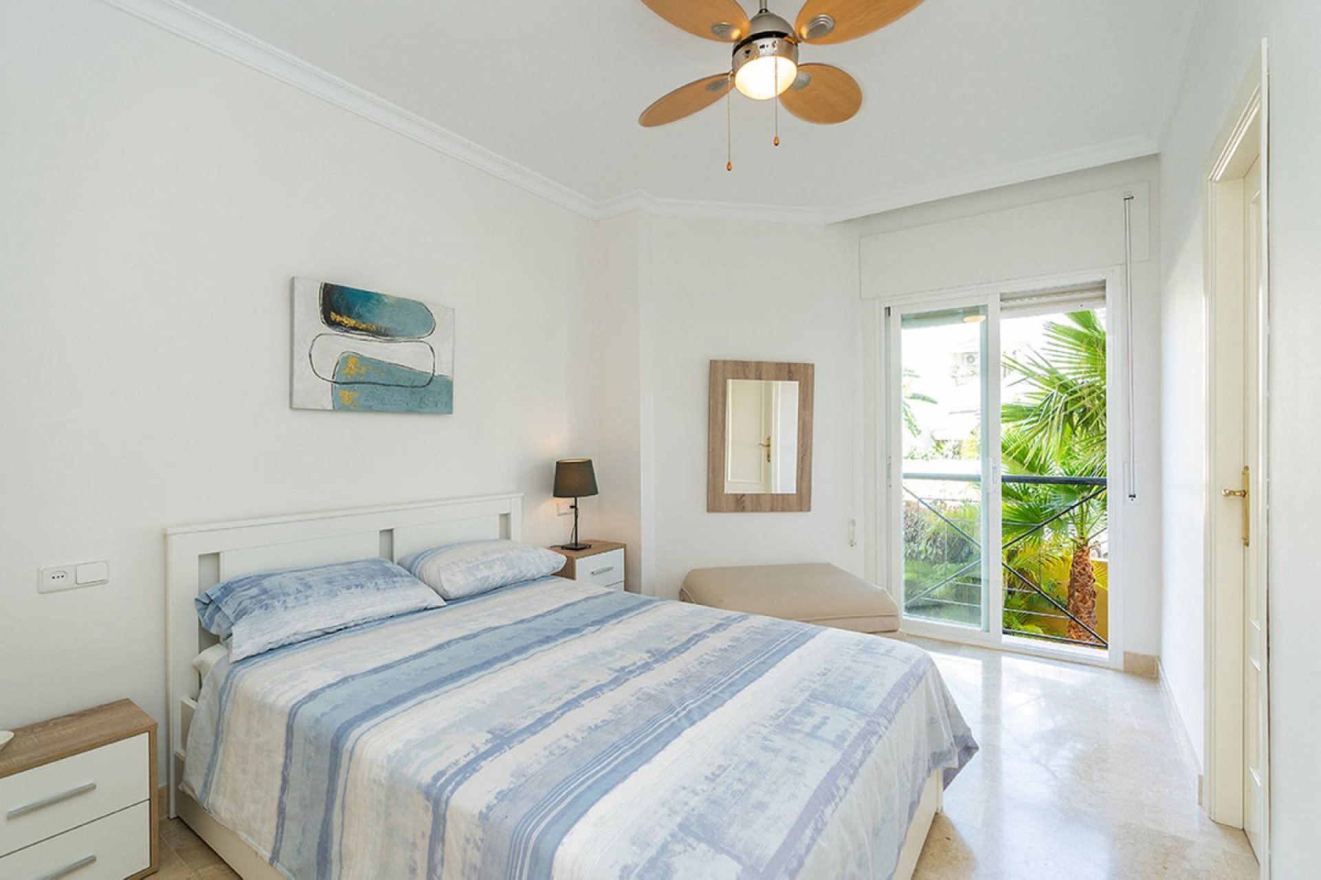 Resale - Apartment - Middle Floor Apartment - Estepona - Bel Air