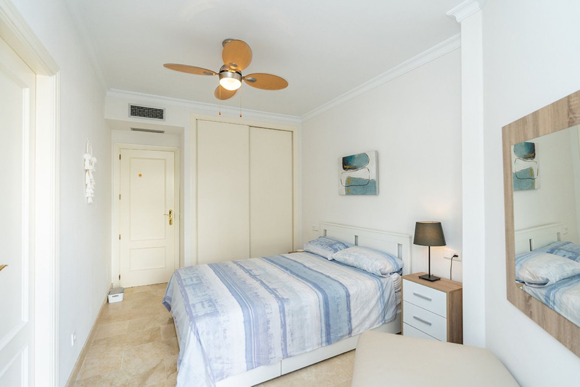 Resale - Apartment - Middle Floor Apartment - Estepona - Bel Air