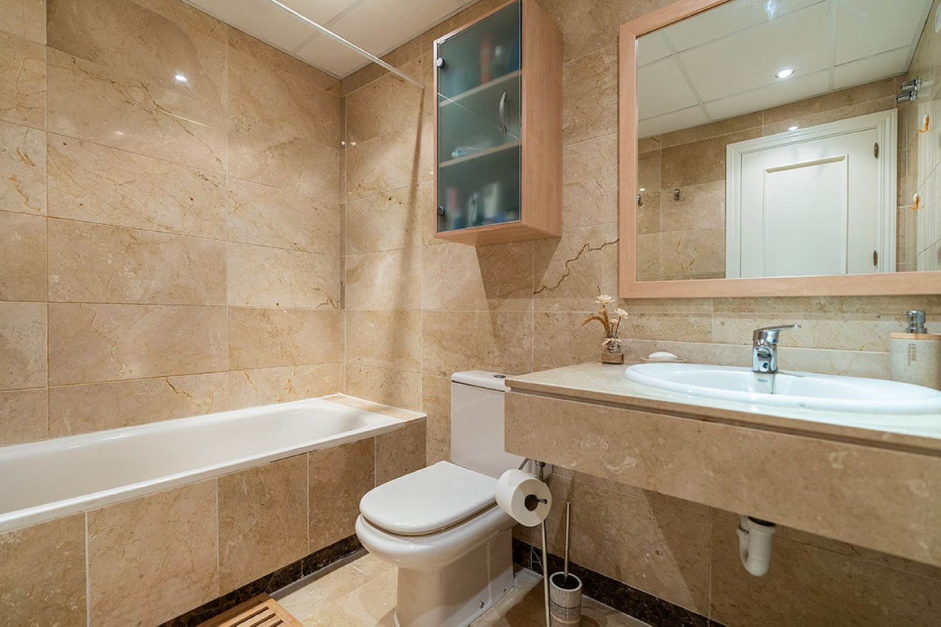 Resale - Apartment - Middle Floor Apartment - Estepona - Bel Air