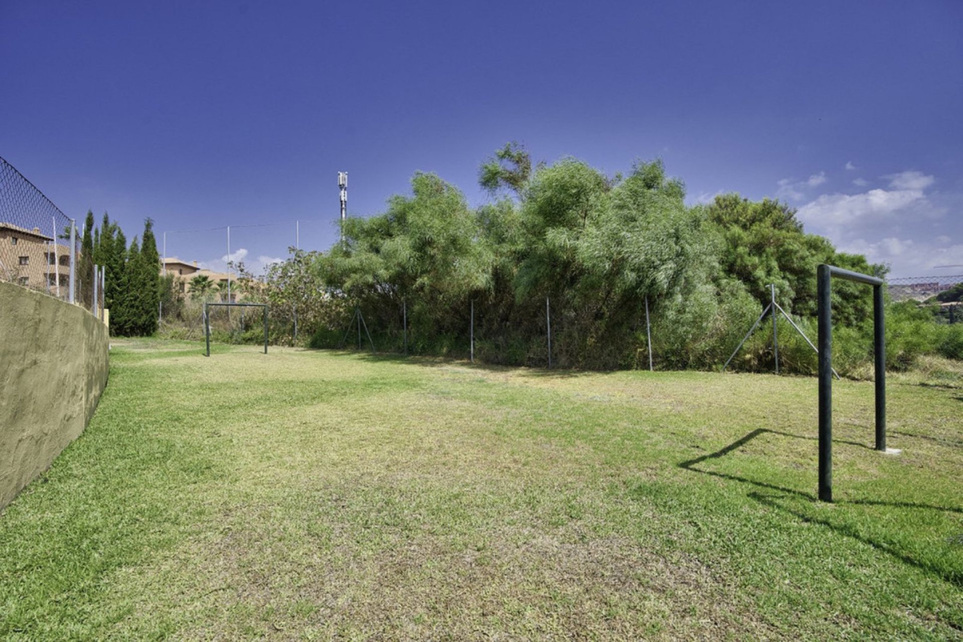 Resale - Apartment - Middle Floor Apartment - Estepona - Bel Air