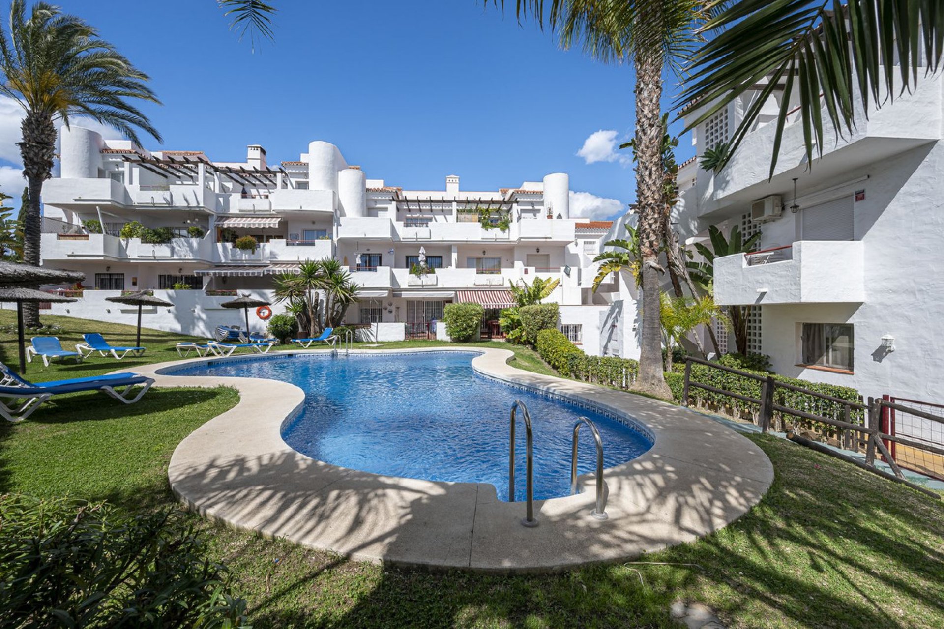 Resale - Apartment - Middle Floor Apartment - Estepona - Bel Air