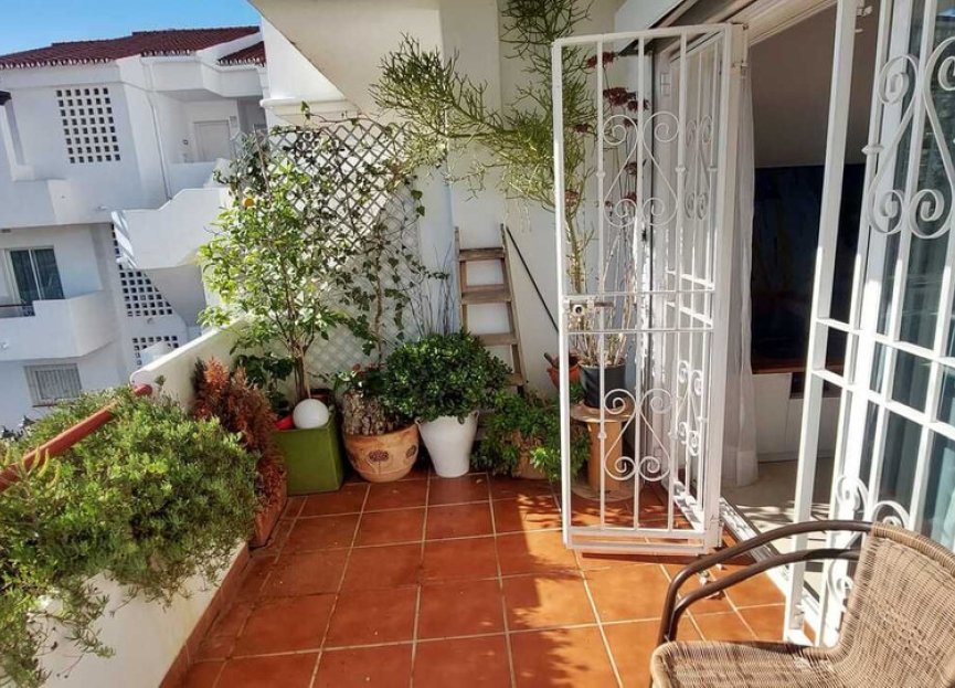 Resale - Apartment - Middle Floor Apartment - Estepona - Bel Air
