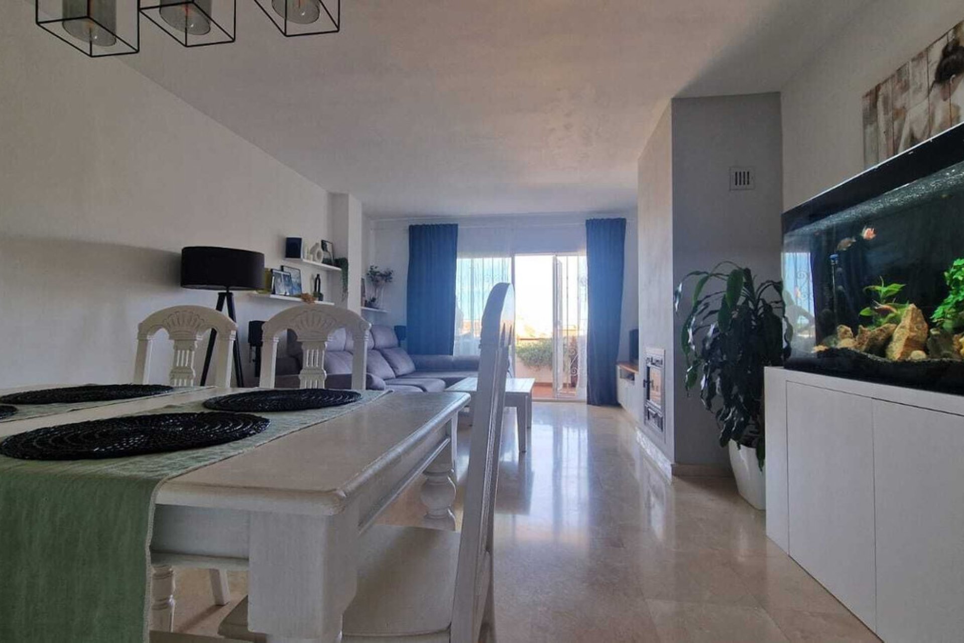 Resale - Apartment - Middle Floor Apartment - Estepona - Bel Air