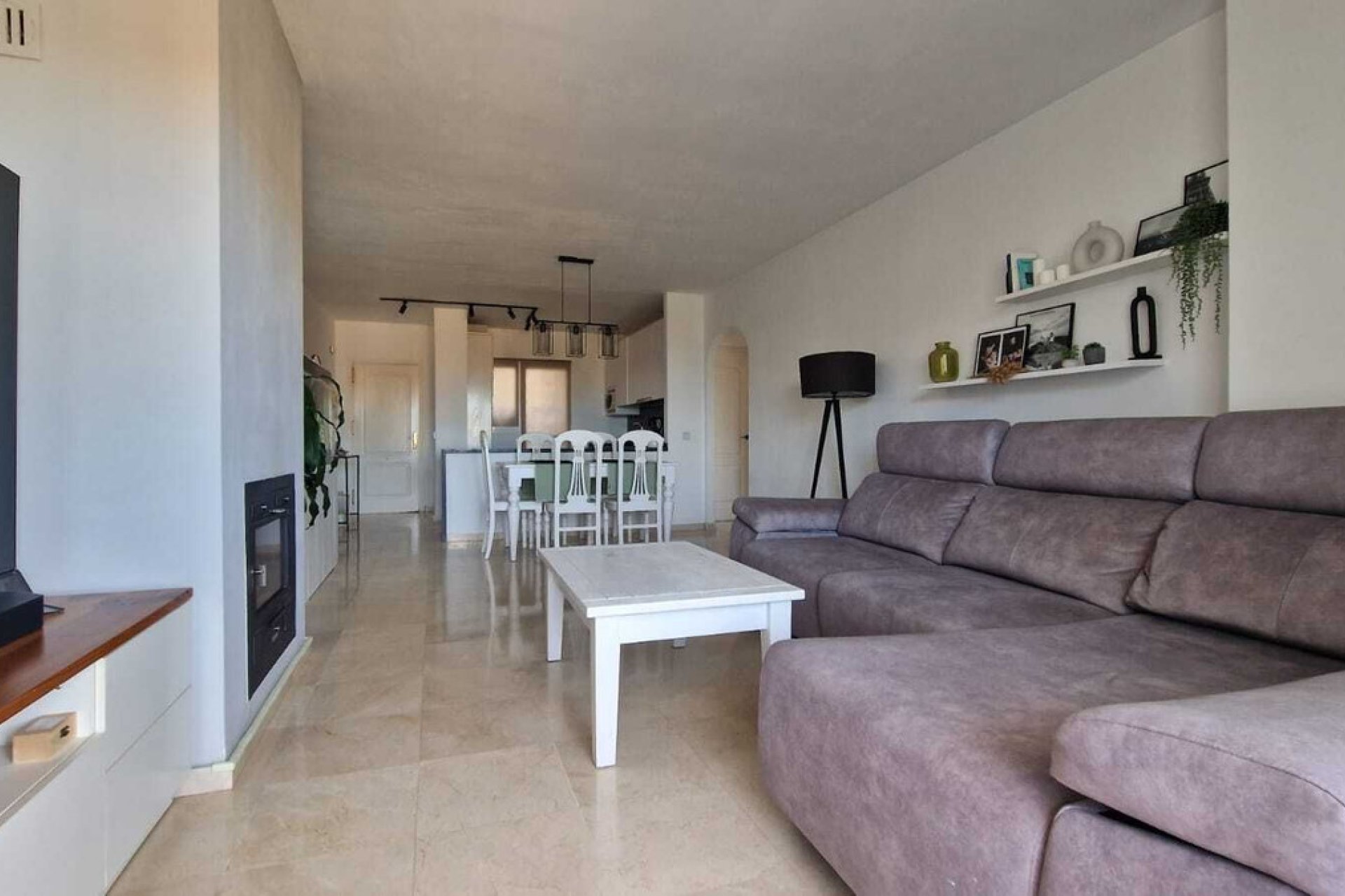 Resale - Apartment - Middle Floor Apartment - Estepona - Bel Air