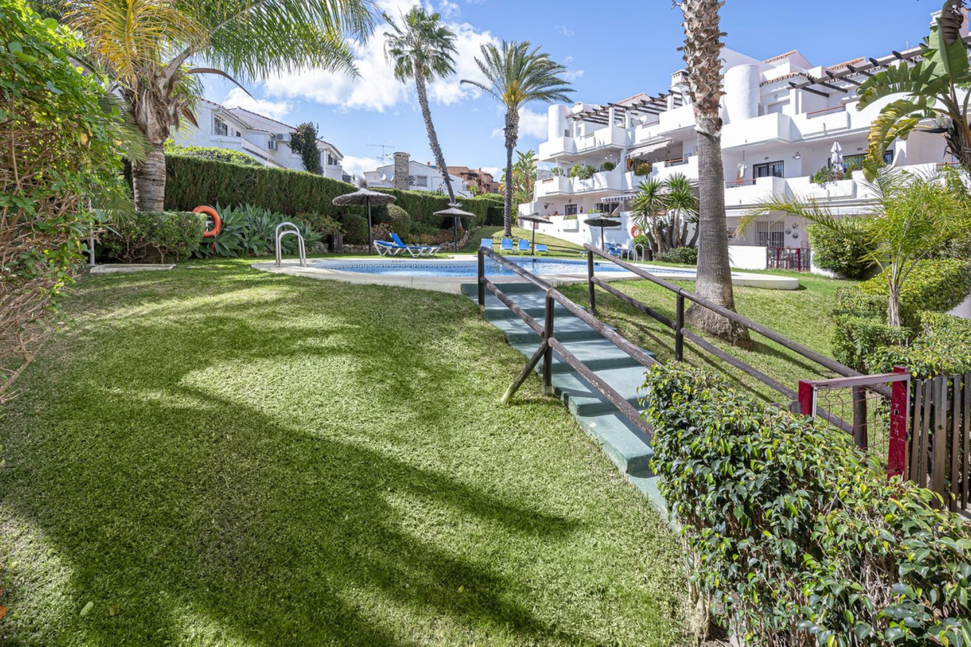 Resale - Apartment - Middle Floor Apartment - Estepona - Bel Air