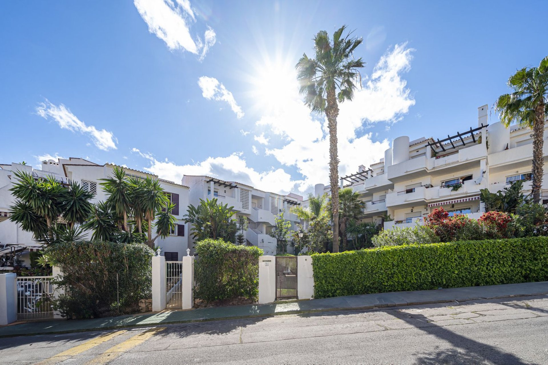 Resale - Apartment - Middle Floor Apartment - Estepona - Bel Air