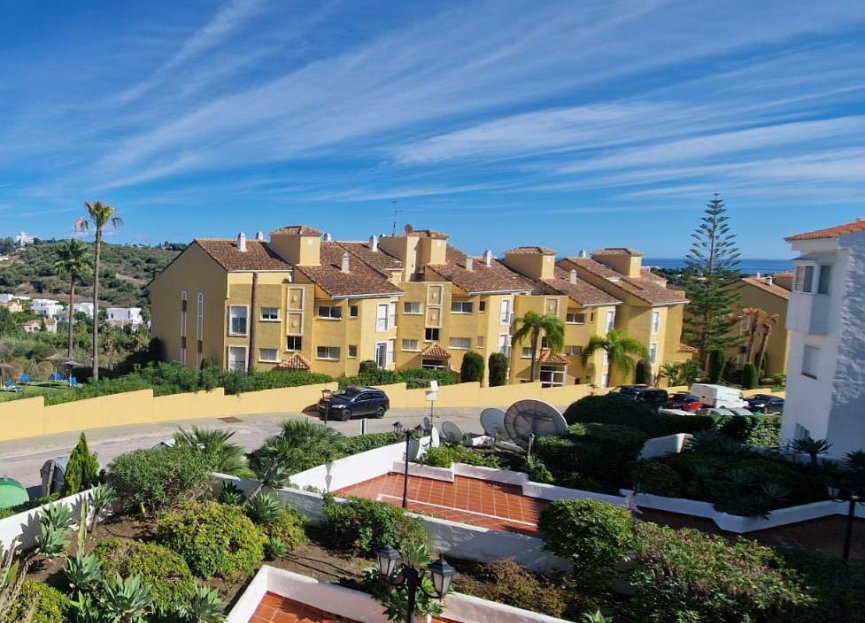 Resale - Apartment - Middle Floor Apartment - Estepona - Bel Air