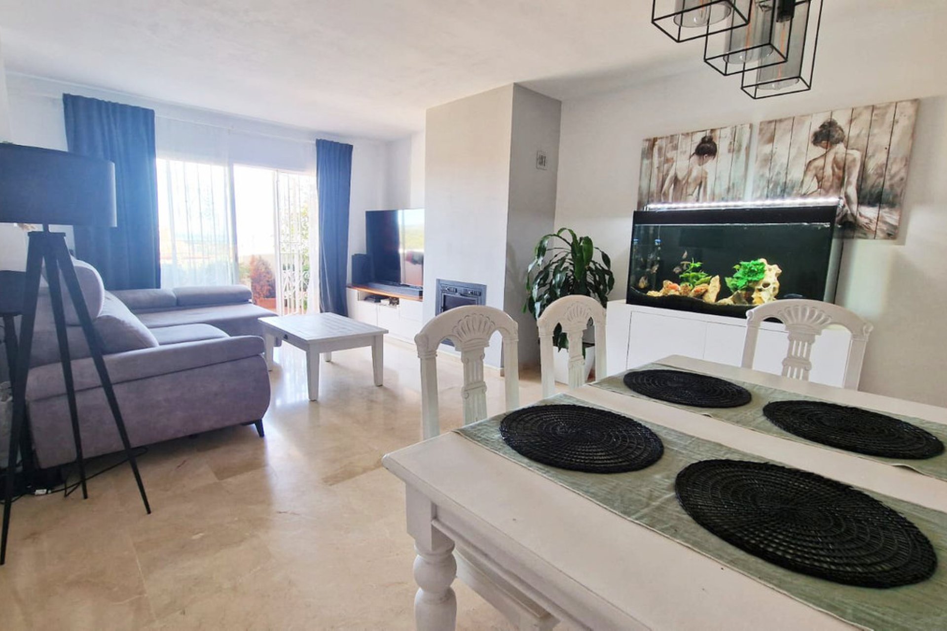 Resale - Apartment - Middle Floor Apartment - Estepona - Bel Air