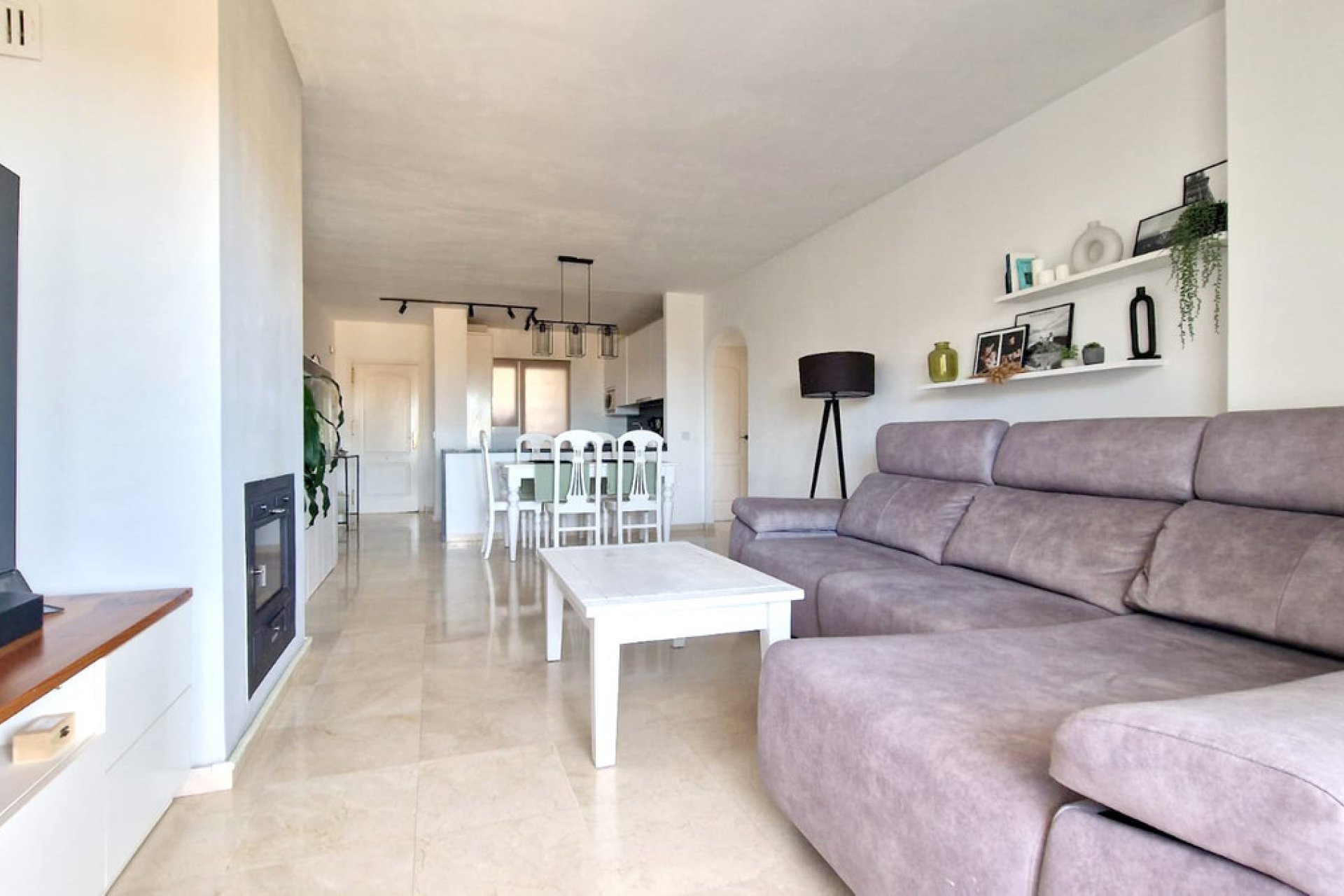 Resale - Apartment - Middle Floor Apartment - Estepona - Bel Air