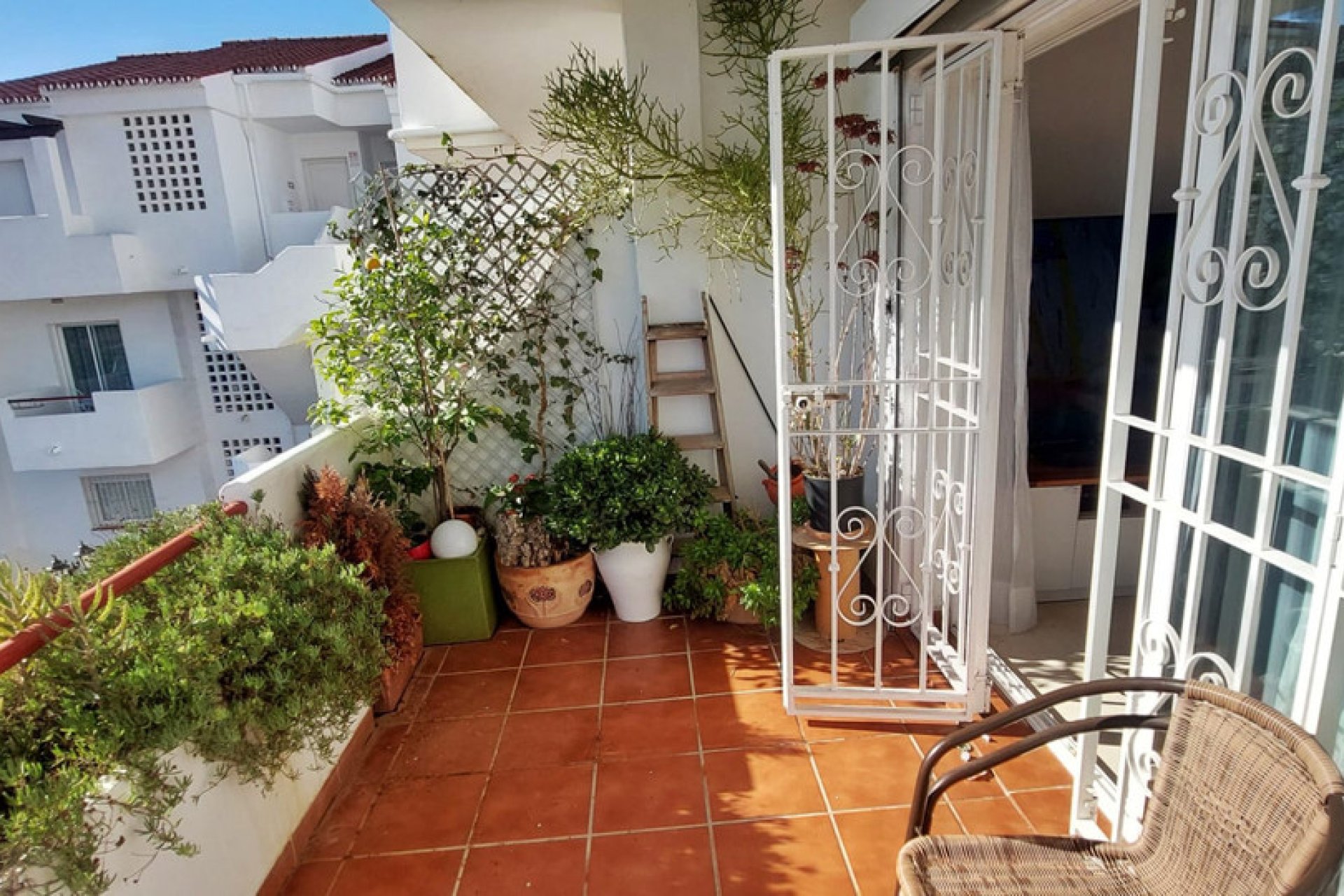 Resale - Apartment - Middle Floor Apartment - Estepona - Bel Air