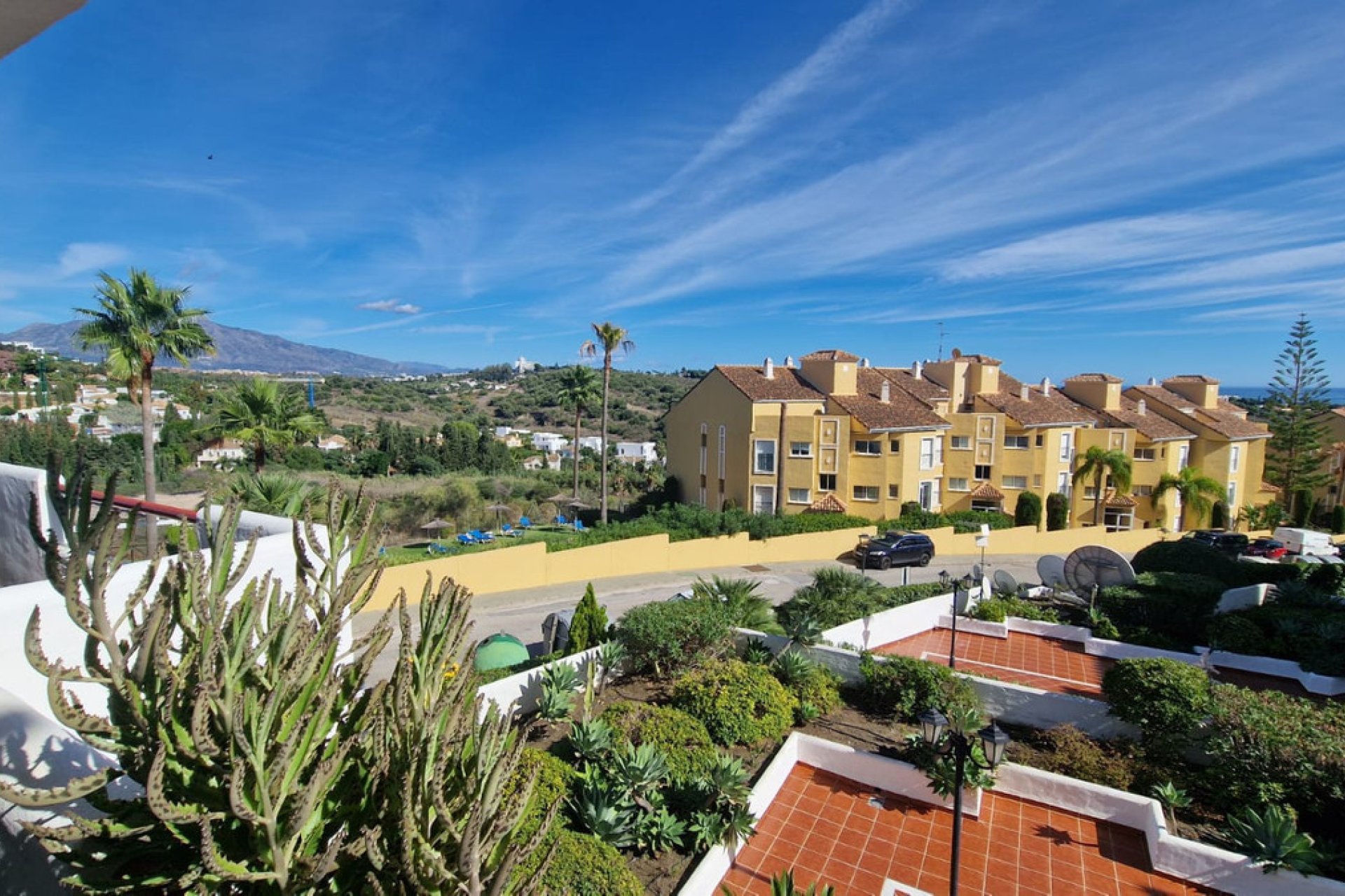 Resale - Apartment - Middle Floor Apartment - Estepona - Bel Air