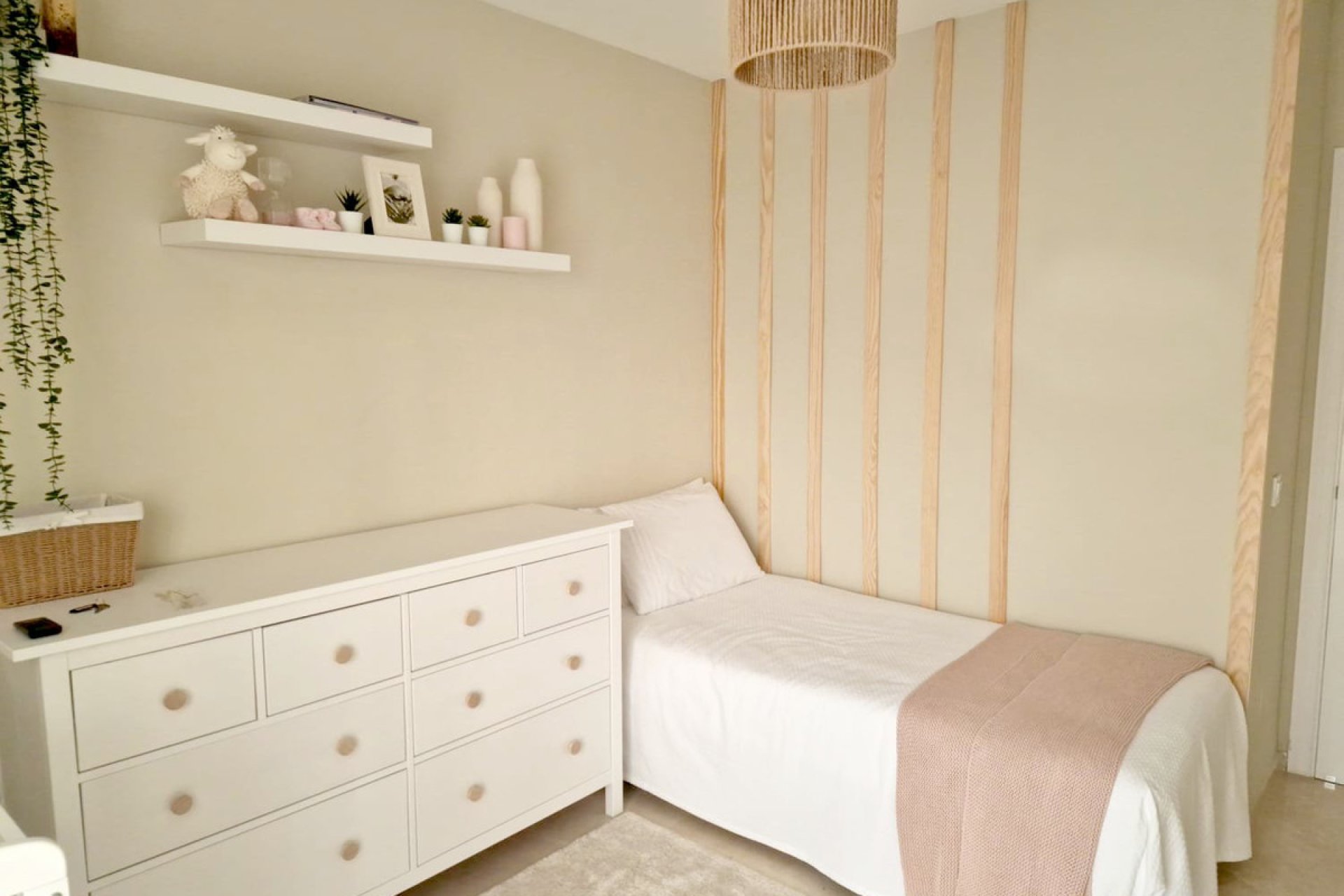 Resale - Apartment - Middle Floor Apartment - Estepona - Bel Air