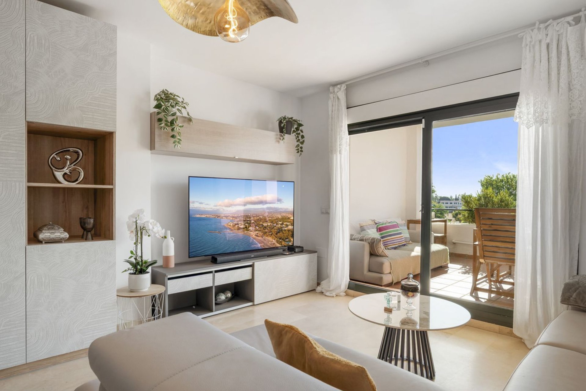 Resale - Apartment - Middle Floor Apartment - Estepona - Bel Air