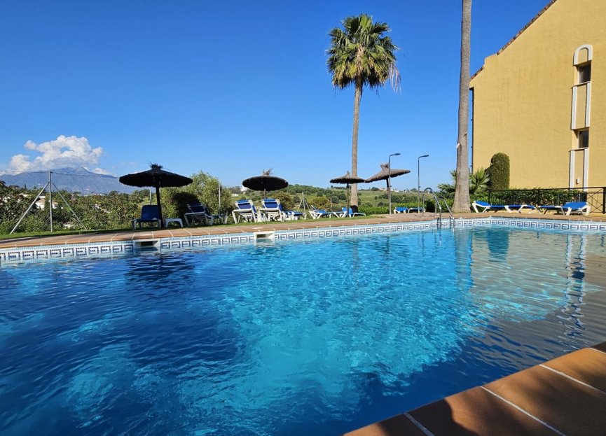 Resale - Apartment - Middle Floor Apartment - Estepona - Bel Air