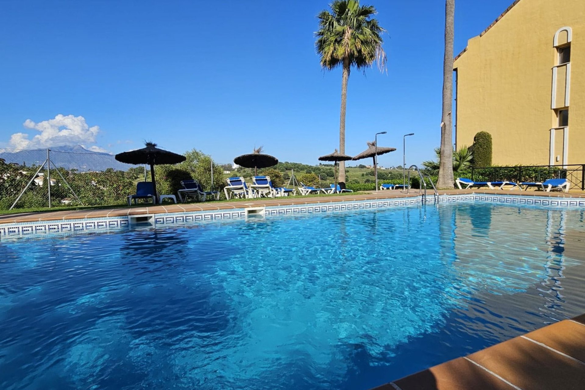 Resale - Apartment - Middle Floor Apartment - Estepona - Bel Air