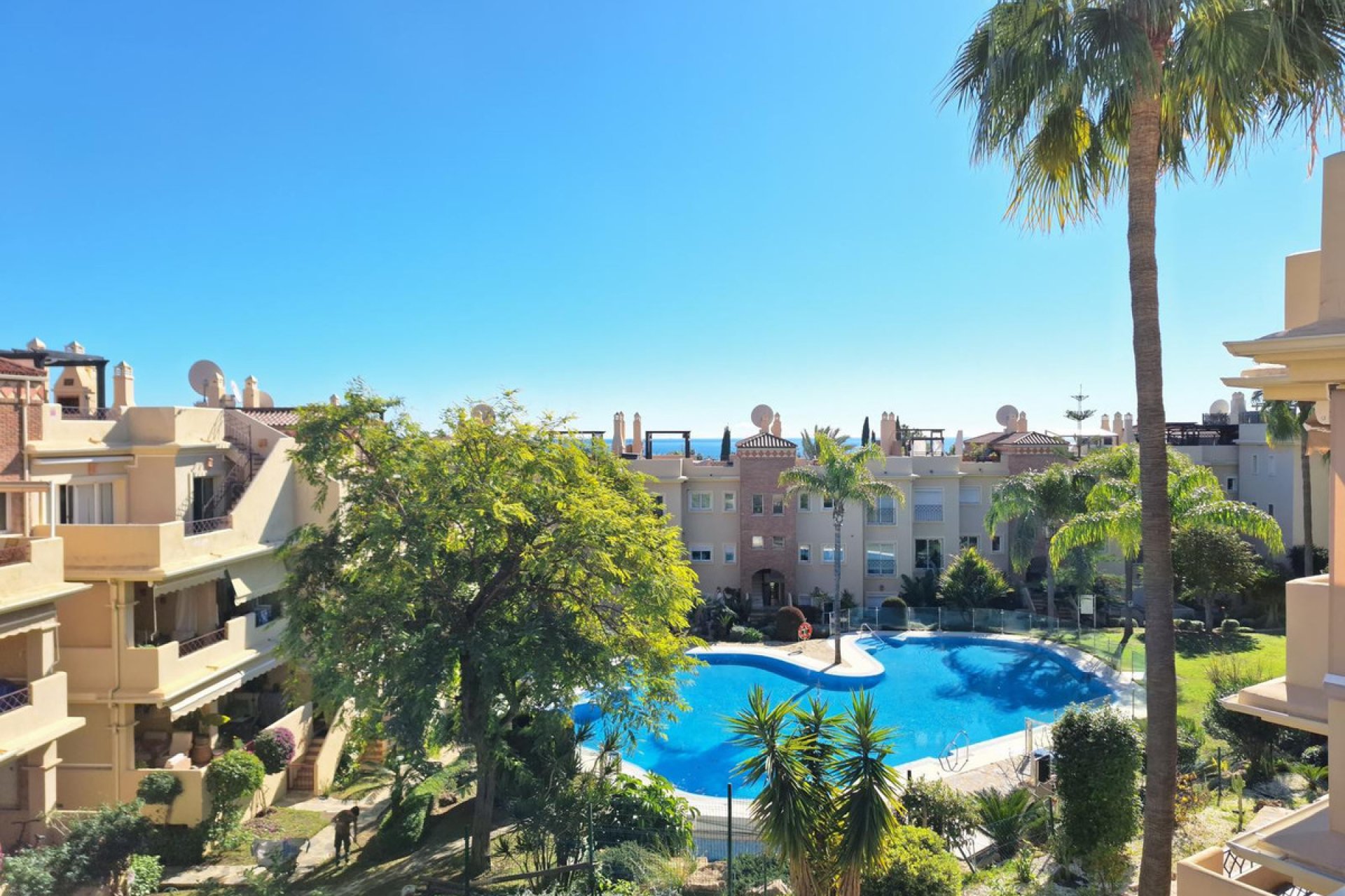 Resale - Apartment - Middle Floor Apartment - Estepona - Bel Air