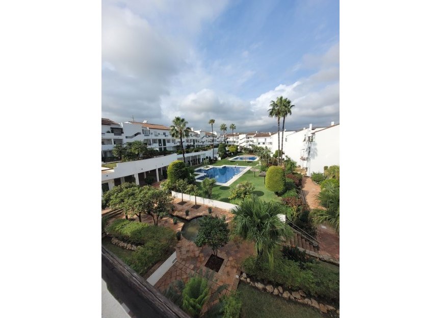 Resale - Apartment - Middle Floor Apartment - Estepona - Bel Air