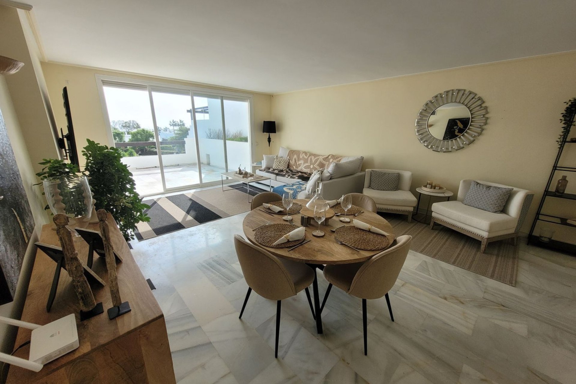 Resale - Apartment - Middle Floor Apartment - Estepona - Bel Air