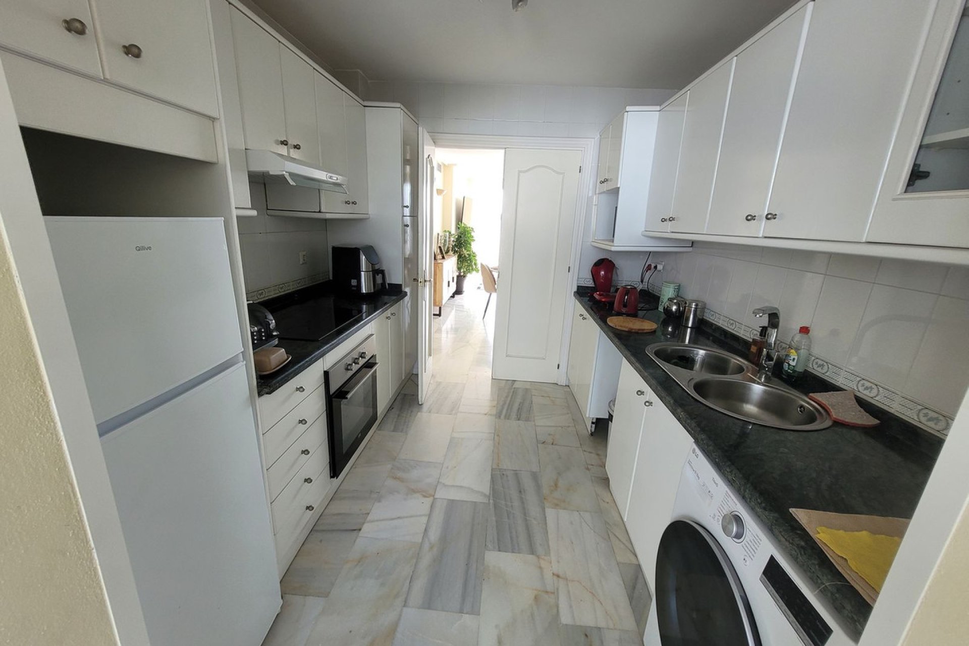 Resale - Apartment - Middle Floor Apartment - Estepona - Bel Air