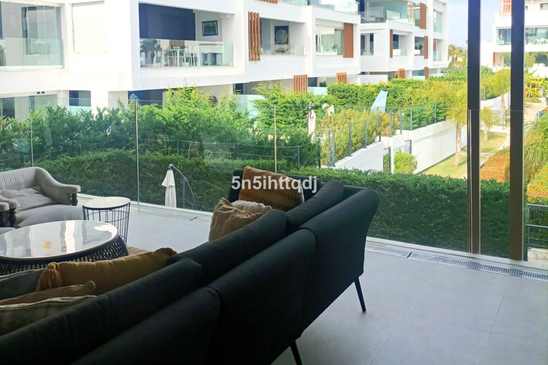 Resale - Apartment - Middle Floor Apartment - Estepona - Bel Air