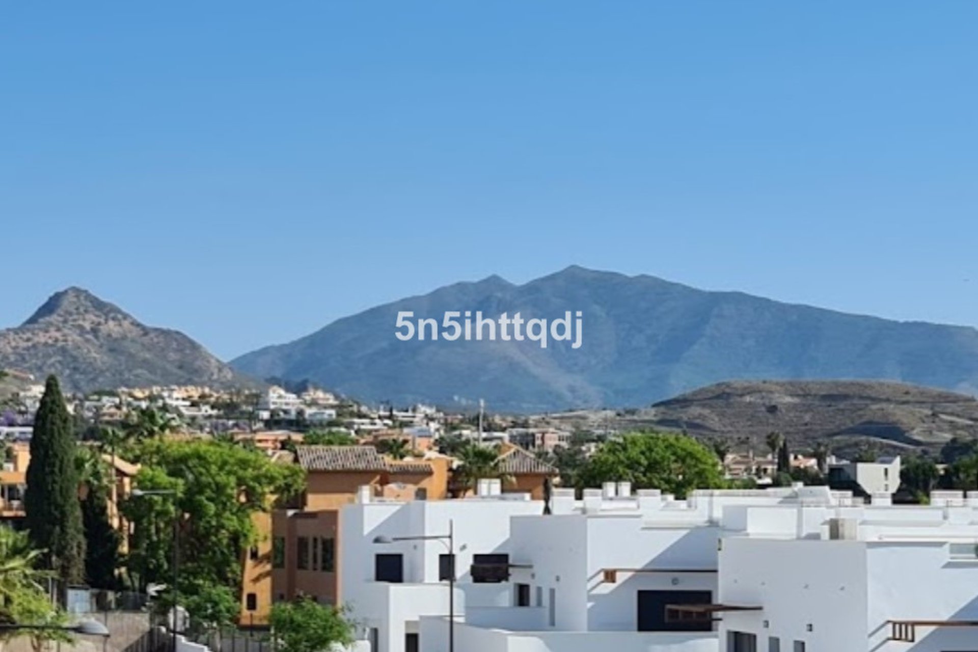 Resale - Apartment - Middle Floor Apartment - Estepona - Bel Air