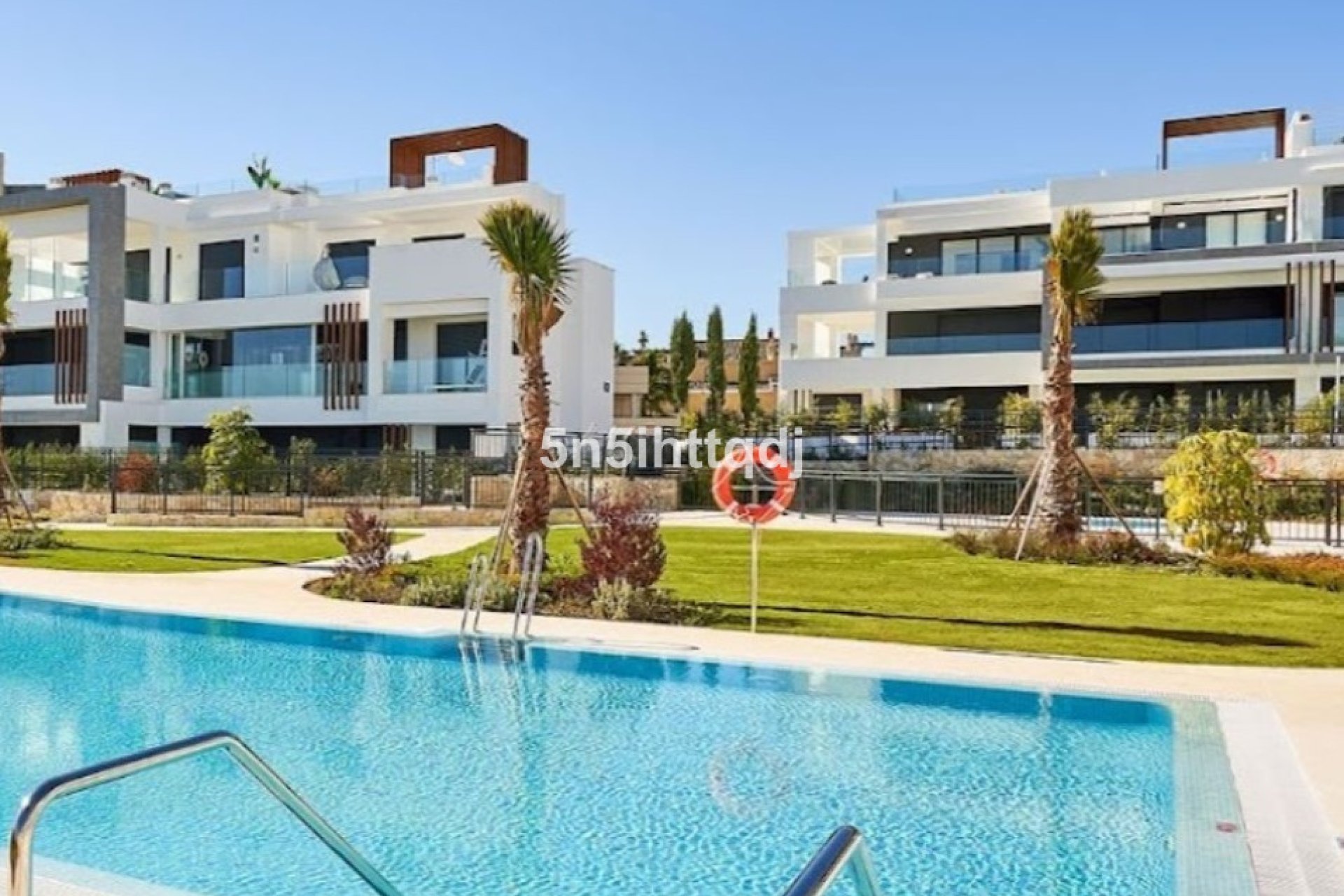 Resale - Apartment - Middle Floor Apartment - Estepona - Bel Air