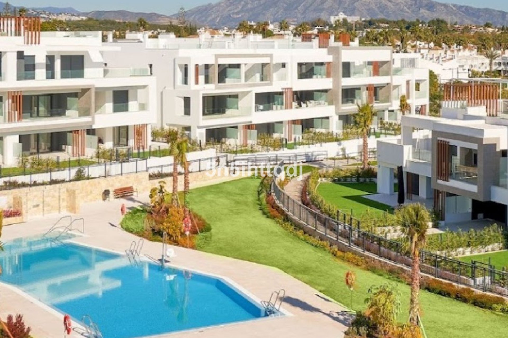 Resale - Apartment - Middle Floor Apartment - Estepona - Bel Air