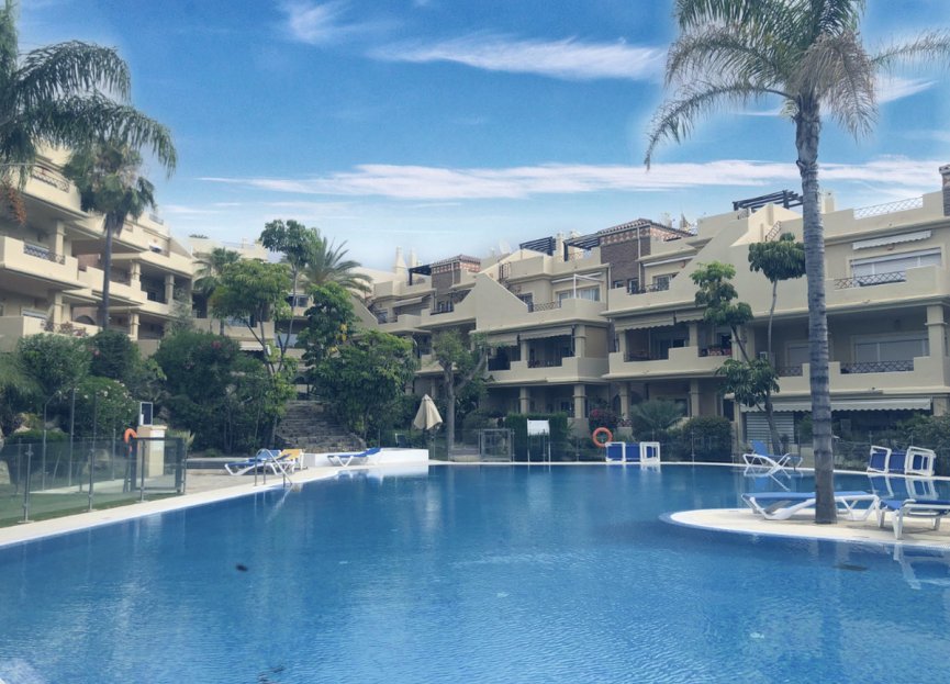 Resale - Apartment - Middle Floor Apartment - Estepona - Bel Air