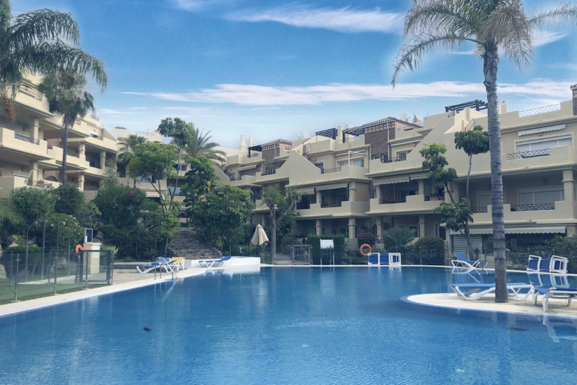 Resale - Apartment - Middle Floor Apartment - Estepona - Bel Air