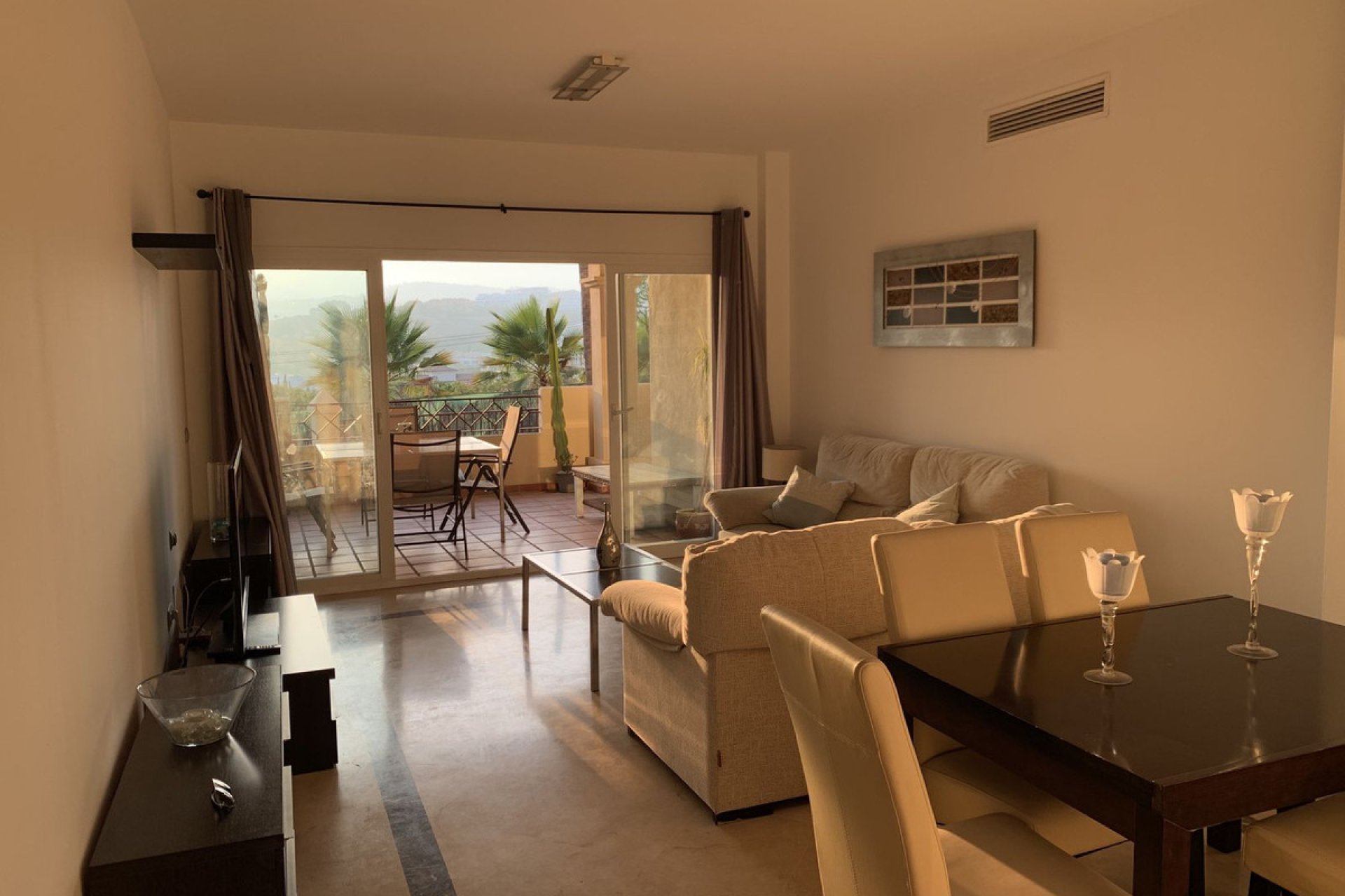 Resale - Apartment - Middle Floor Apartment - Estepona - Bel Air