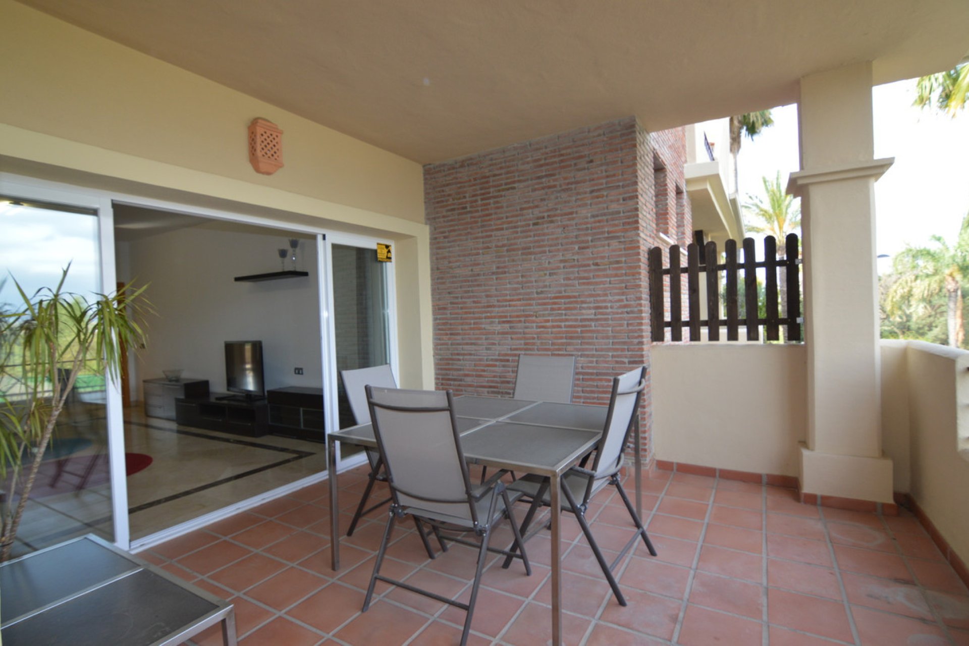 Resale - Apartment - Middle Floor Apartment - Estepona - Bel Air