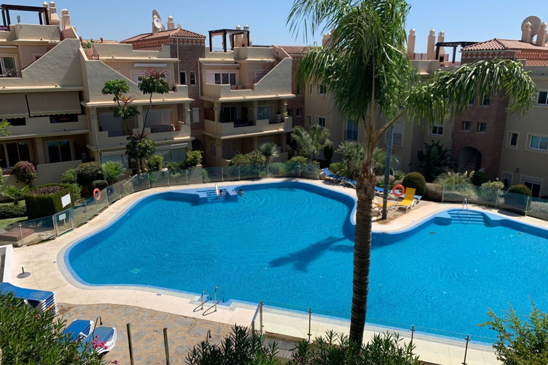 Resale - Apartment - Middle Floor Apartment - Estepona - Bel Air