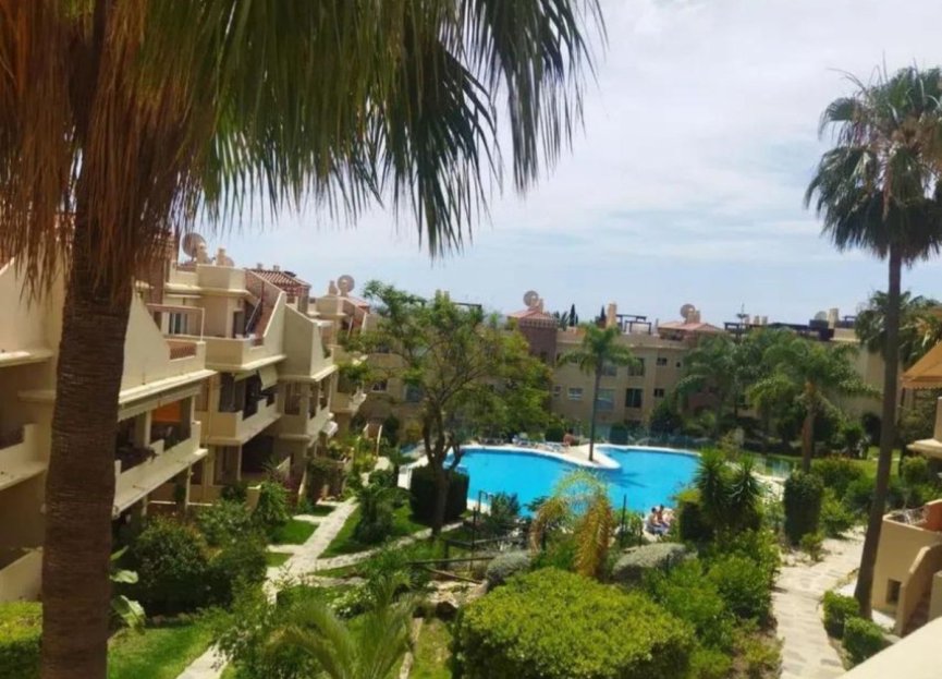 Resale - Apartment - Middle Floor Apartment - Estepona - Bel Air