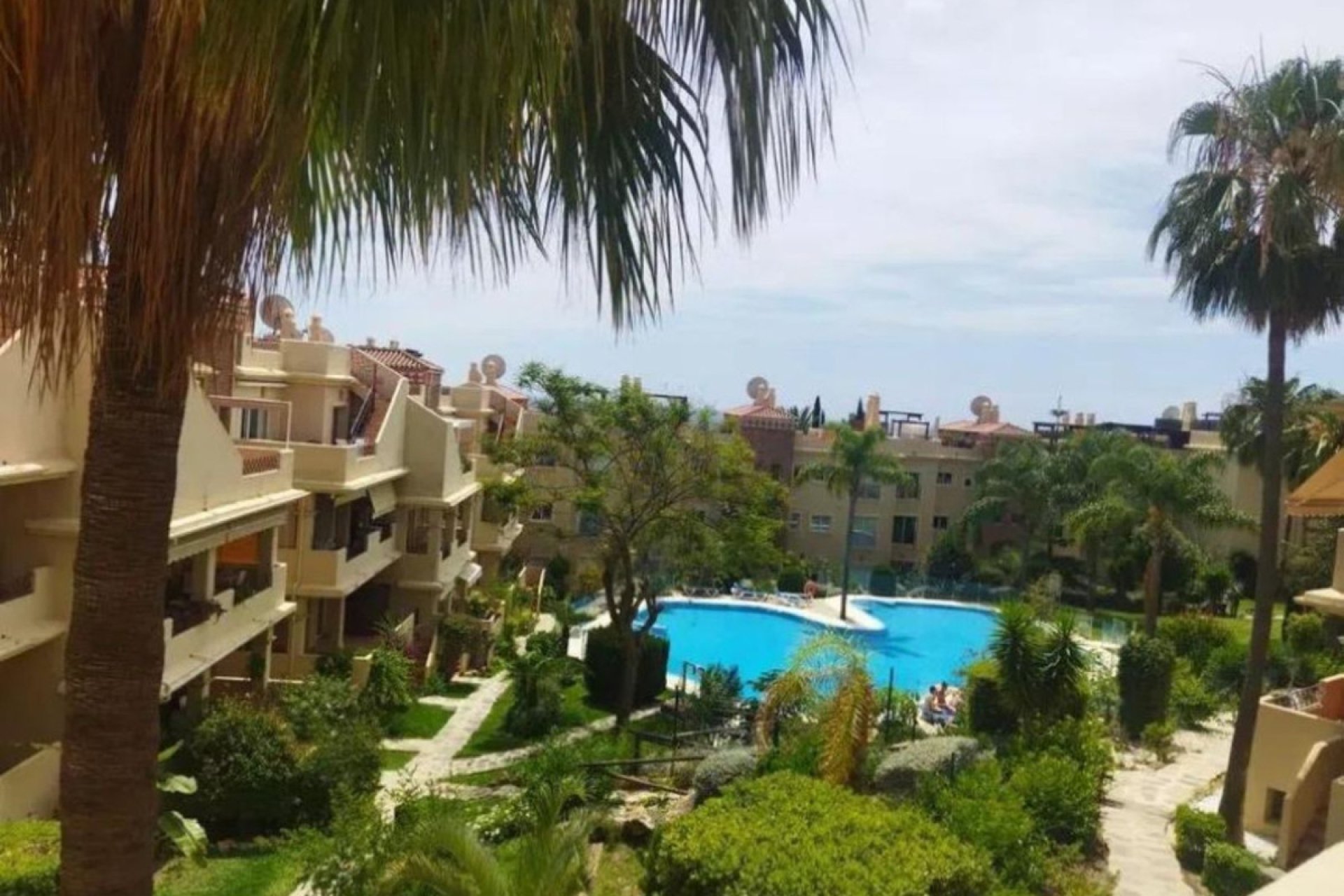 Resale - Apartment - Middle Floor Apartment - Estepona - Bel Air