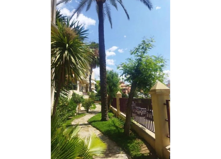 Resale - Apartment - Middle Floor Apartment - Estepona - Bel Air