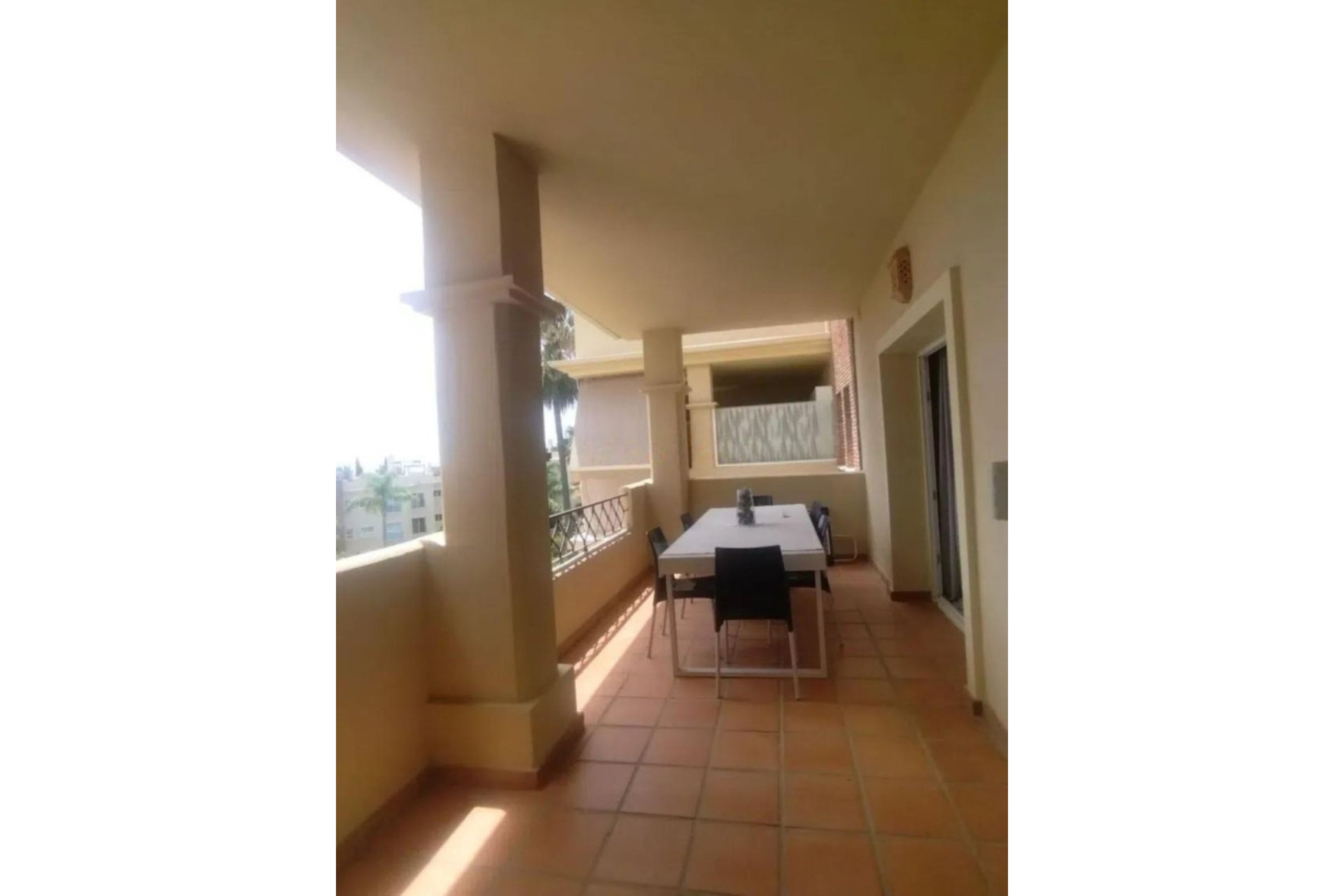 Resale - Apartment - Middle Floor Apartment - Estepona - Bel Air