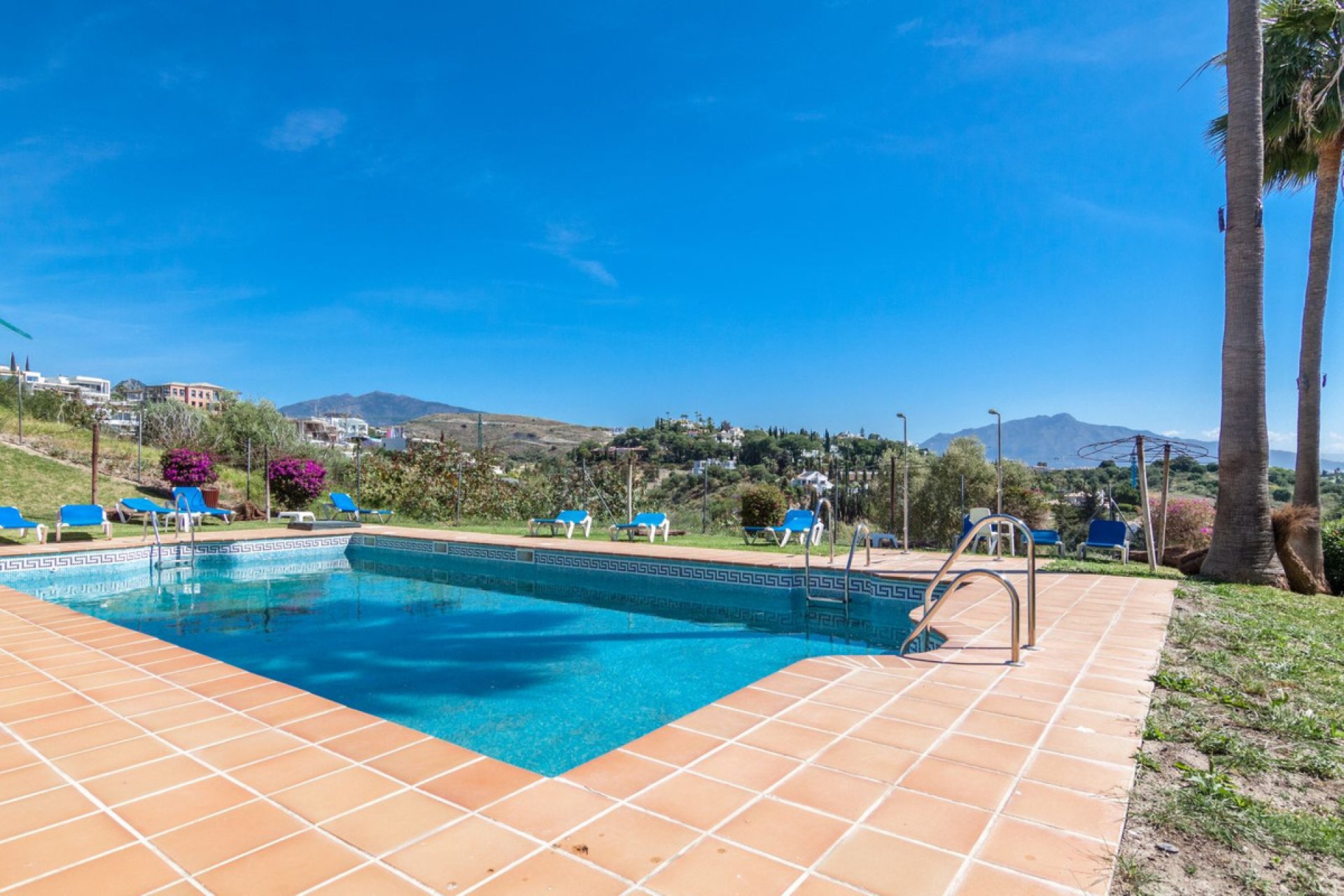 Resale - Apartment - Middle Floor Apartment - Estepona - Bel Air