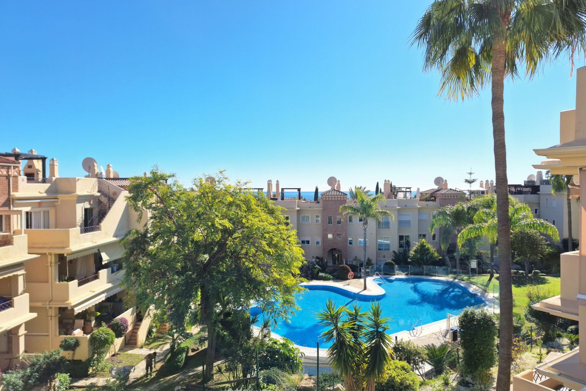 Resale - Apartment - Middle Floor Apartment - Estepona - Bel Air