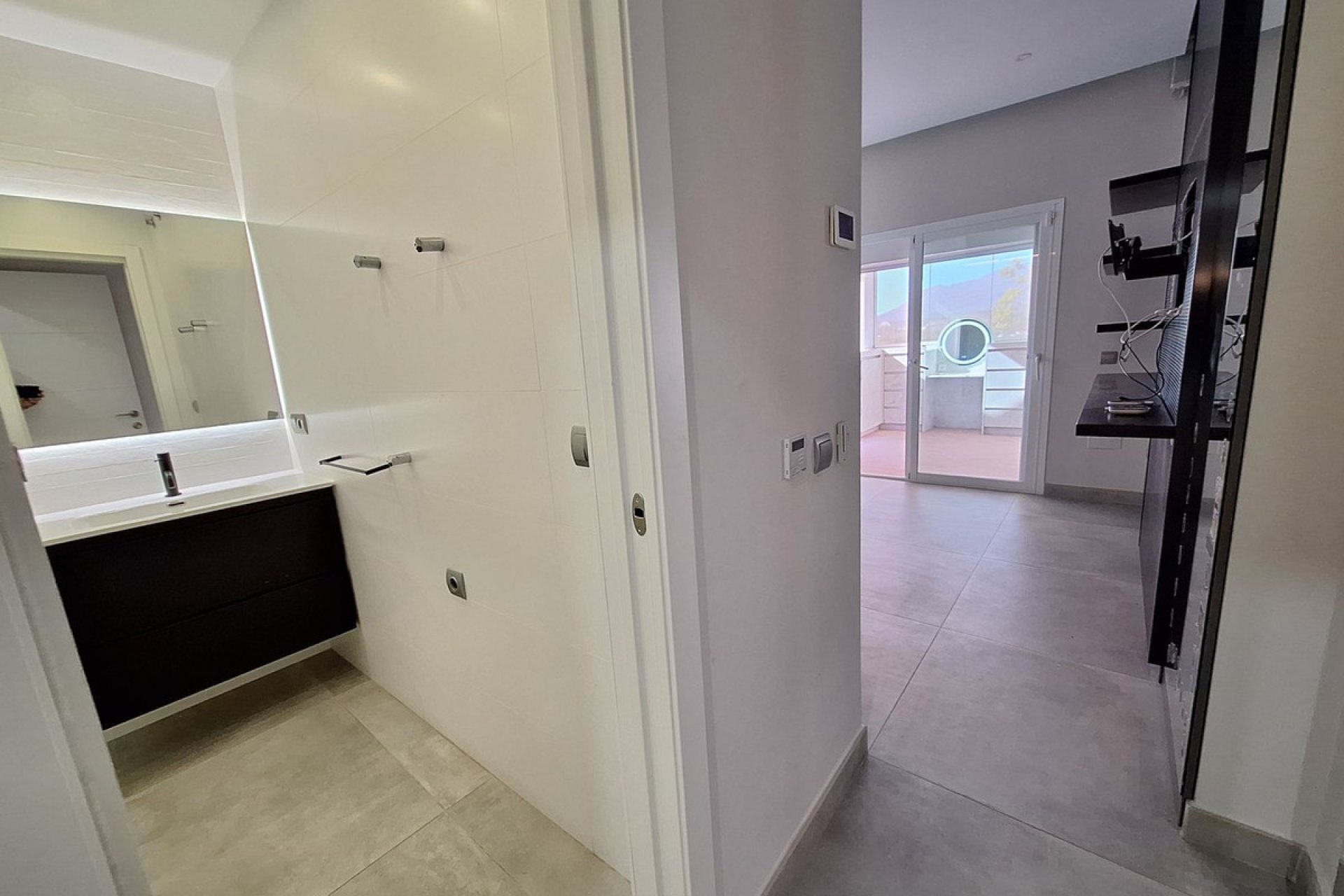 Resale - Apartment - Middle Floor Apartment - Estepona - Bel Air