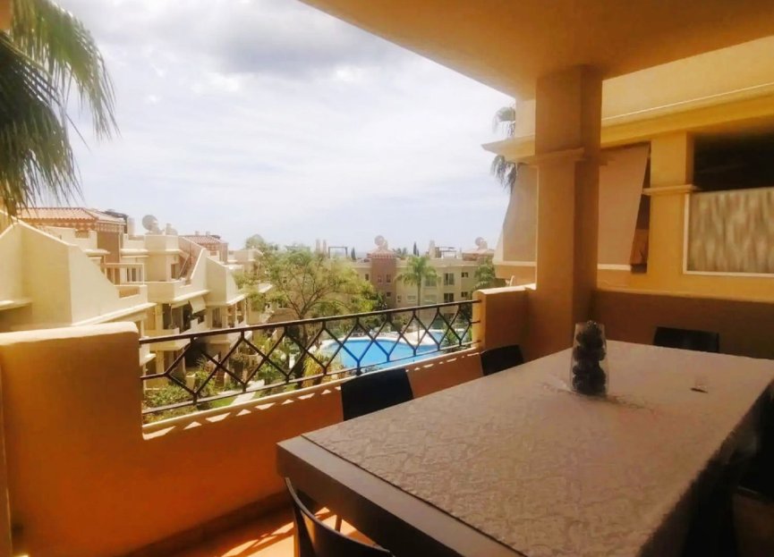 Resale - Apartment - Middle Floor Apartment - Estepona - Bel Air