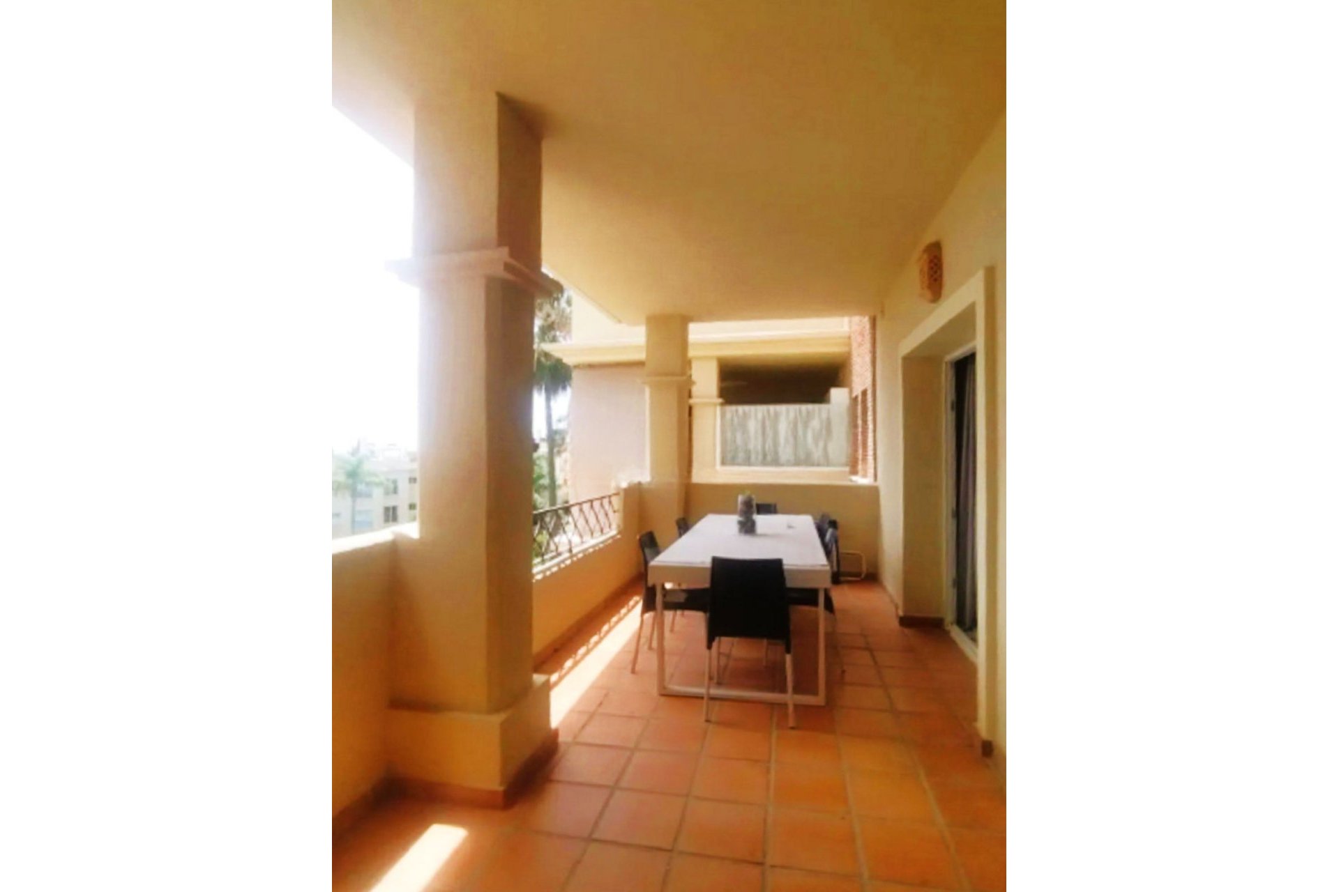 Resale - Apartment - Middle Floor Apartment - Estepona - Bel Air