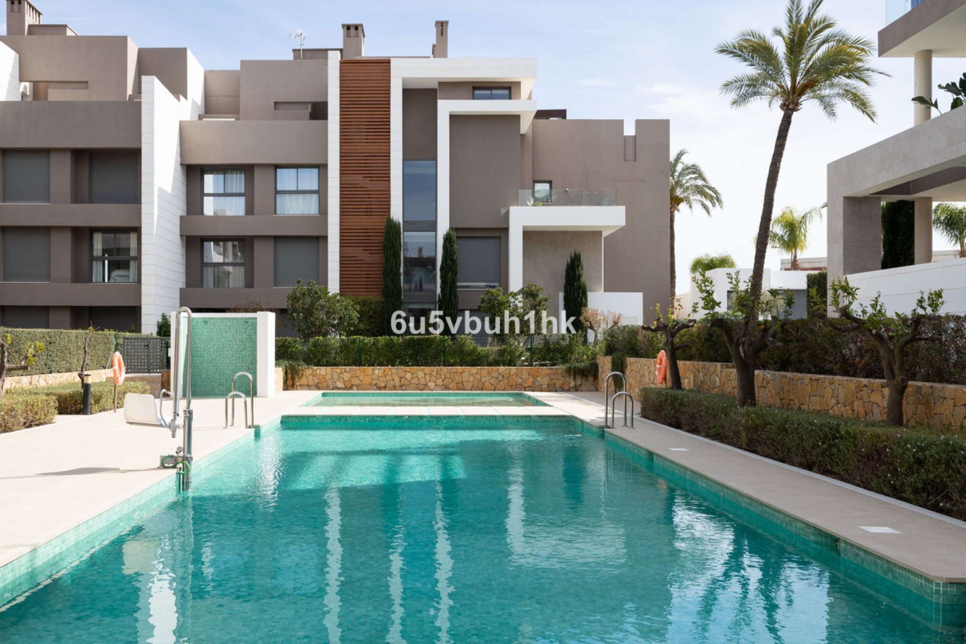 Resale - Apartment - Middle Floor Apartment - Estepona - Cancelada