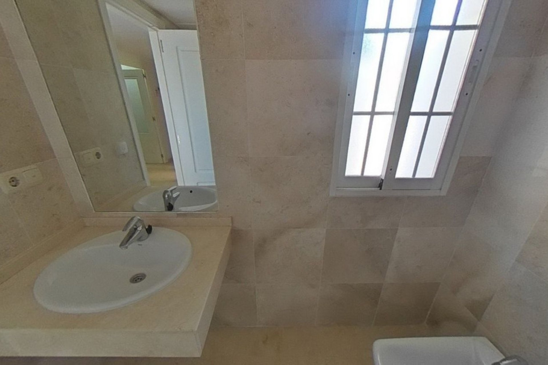 Resale - Apartment - Middle Floor Apartment - Estepona - Cancelada