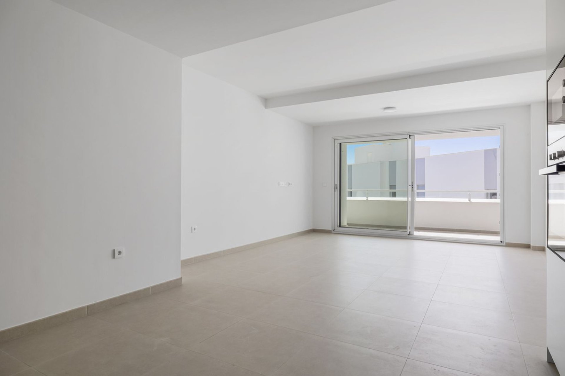 Resale - Apartment - Middle Floor Apartment - Estepona - Cancelada